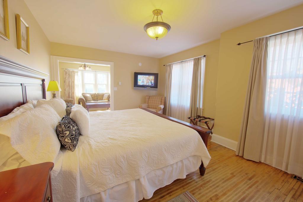 The Woodlawn Inn Cobourg Zewnętrze zdjęcie