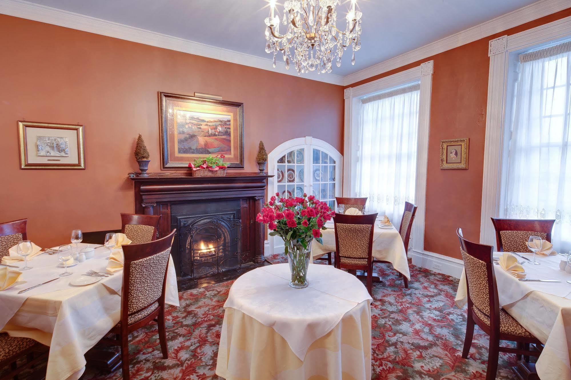 The Woodlawn Inn Cobourg Zewnętrze zdjęcie