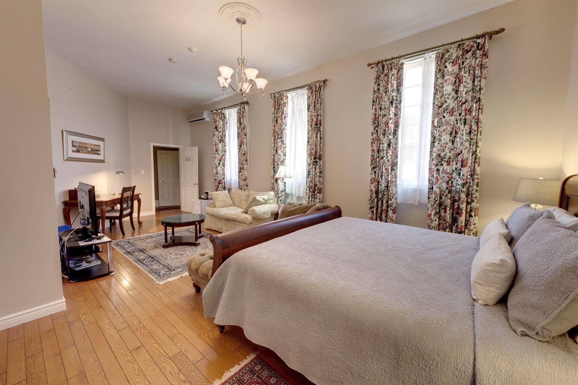 The Woodlawn Inn Cobourg Zewnętrze zdjęcie