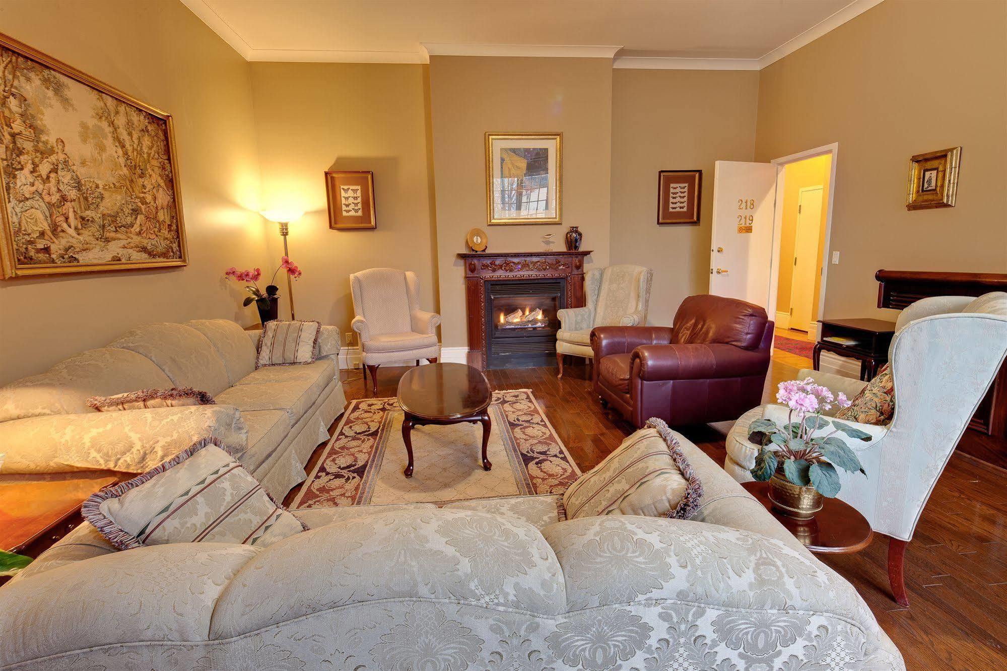 The Woodlawn Inn Cobourg Zewnętrze zdjęcie