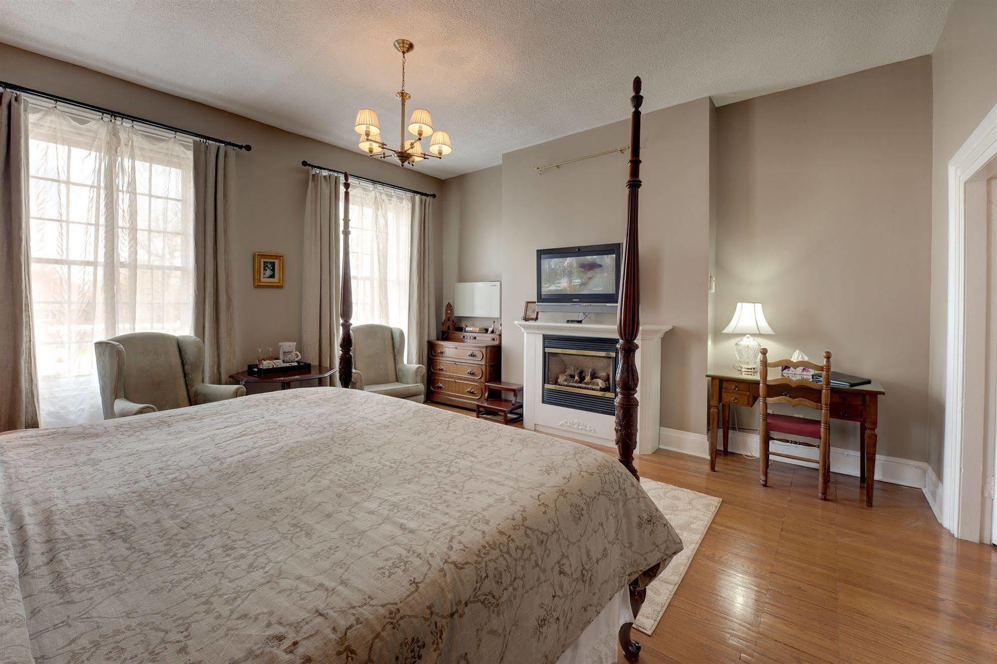 The Woodlawn Inn Cobourg Zewnętrze zdjęcie